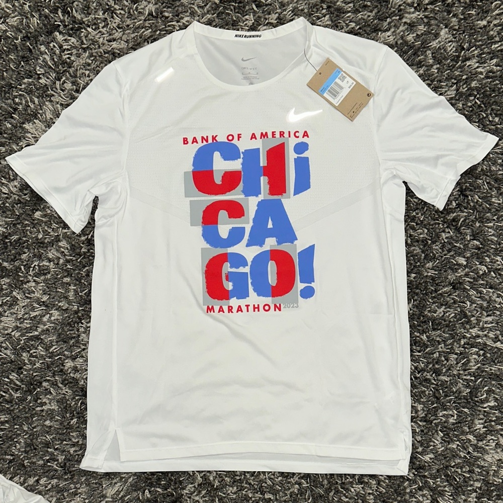 Nike Mens White Chicago Marathon Graphic Tee